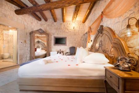 Elysion Cave Suites - 31
