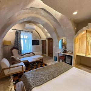 Local Cave House - 3