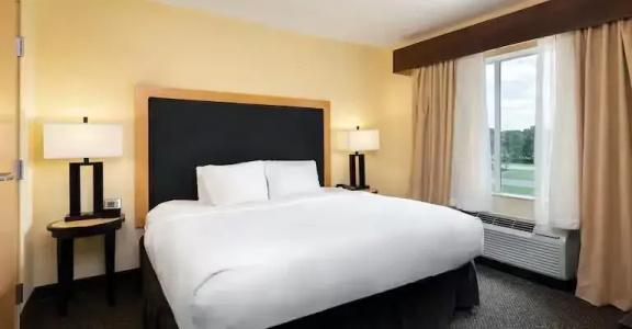 DoubleTree by Hilton Savannah Airport - 25