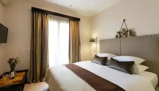 Best Western Plus Embassy - 68