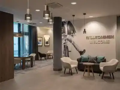 Hampton by Hilton Düsseldorf City Centre - 2