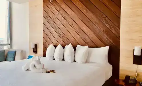 LaCroix Waikiki - 2