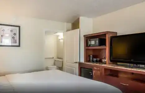 Clarion Inn & Suites Central Beach - 52
