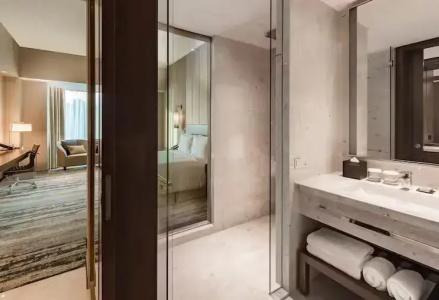 Hilton - 48