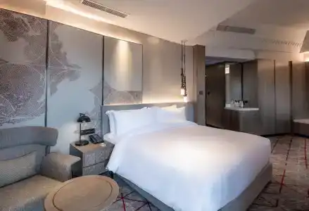 DoubleTree by Hilton Lakeside - 60