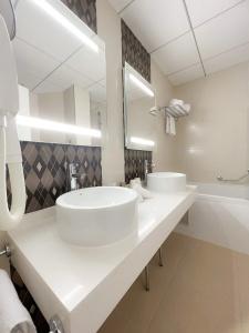 Riviera Beac- Adults Recomended - 68