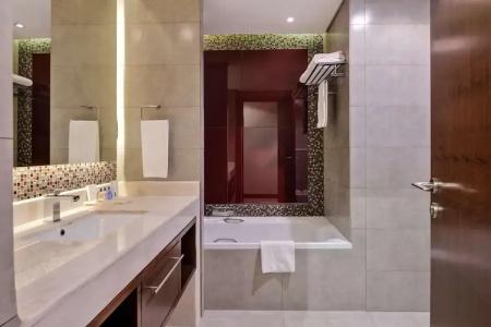 Radisson Blu, Dubai Waterfront - 45