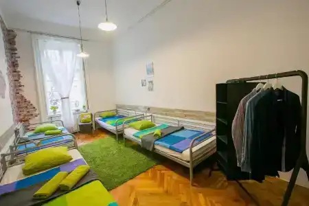 Friends Hostel & - 39