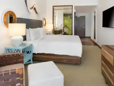 Hyatt Centric Waikiki Beach - 32