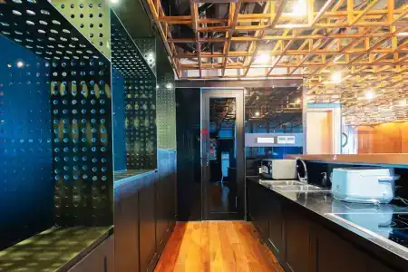 Maple & Apartment - 92