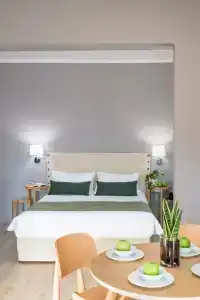 Chroma Fashion Rooms & - 70