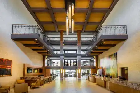 Hilton Phoenix Resort at the Peak - Formerly Pointe Hilton Squaw Peak Resort - 2