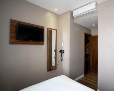 London Court - 52