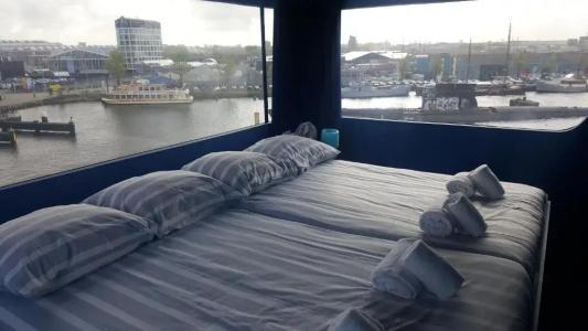 Botel - 57