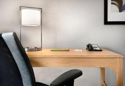 Courtyard by Marriott Broadway - 49