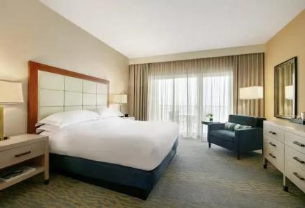 Hilton Suites Oceanfront - 35