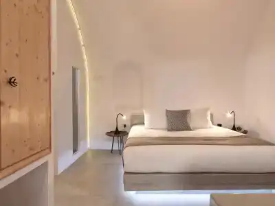 Elysian Santorini - 48