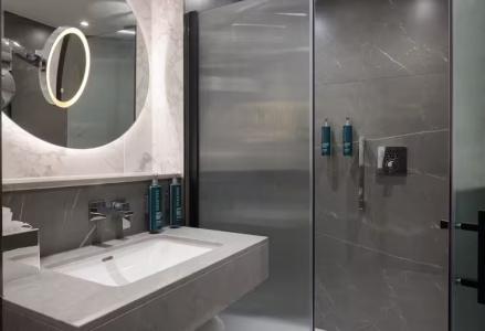 DoubleTree by Hilton London Victoria - 44