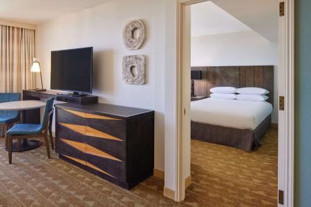 Embassy Suites by Hilton Waikiki Beach Walk - 55