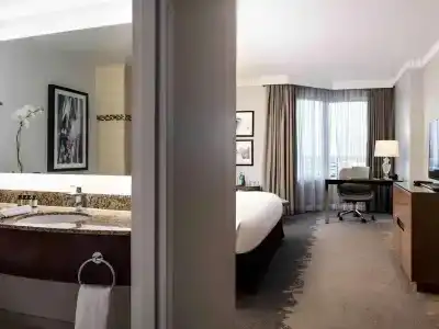 Pullman Miami Airport - 9