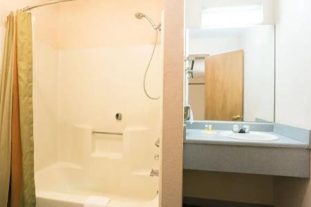 Days Inn by Wyndham Indianapolis East Post Road - 18