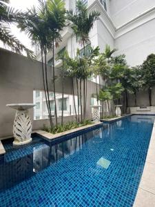 The Ritz-Carlton, - 102