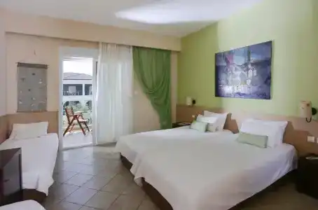 Alexandra Beach Spa Resort - 9