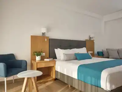 Cavo Orient Beach & Suites - 39
