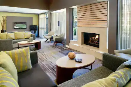 Courtyard by Marriott - 12