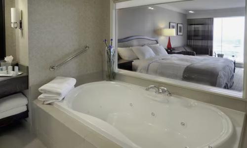 Hilton/ Fallsview and Suites - 97