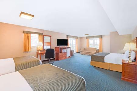 Ramada by Wyndham East - 30