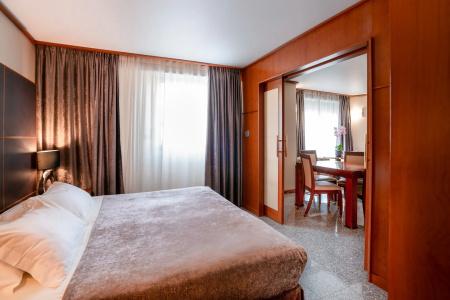Goldstar  & Suites - 38