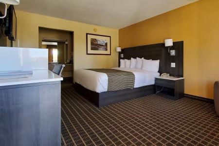 Ramada by Wyndham East - 22