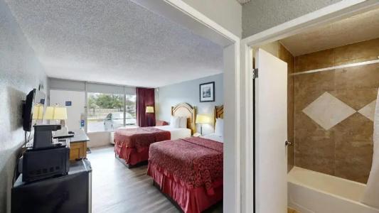 Days Inn by Wyndham Orlando Downtown - 25