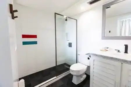 LaCroix Waikiki - 36