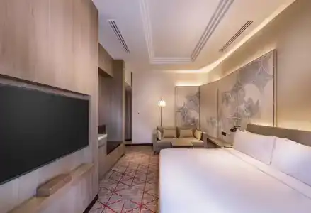 DoubleTree by Hilton Lakeside - 63