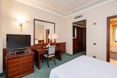 Royal Carlton - 32