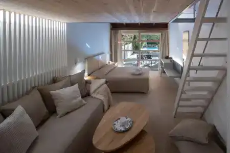 Atrium - 122