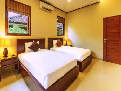 Yulia Beach Inn Kuta - 85