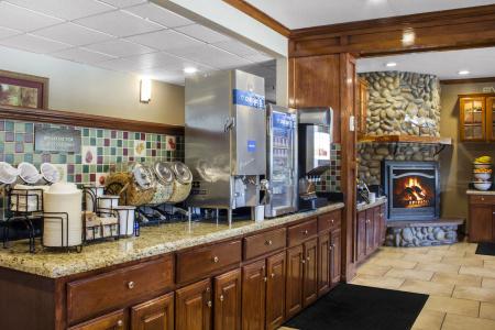 Comfort Inn & Suites - 33
