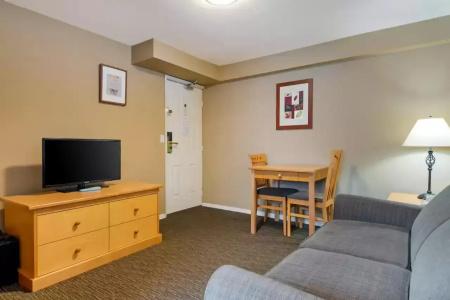 Econo Inn & Suites - - 41
