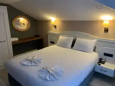 White Golden Suite - 50