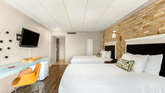 Riverwalk Plaza - 112