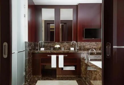Ritz-Carlton - 17