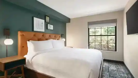 Four Points by Sheraton Arena - 36
