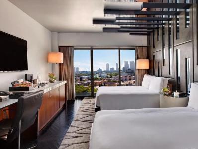 Sixty Beverly Hills - 74
