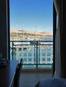 Chios Chandris - 34