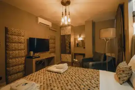 Edrin Otel - 19