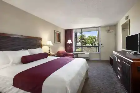 Ramada by Wyndham/Silicon Valley - 30