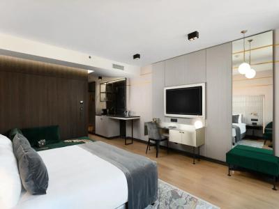 Emerald Downtown Suites - 39